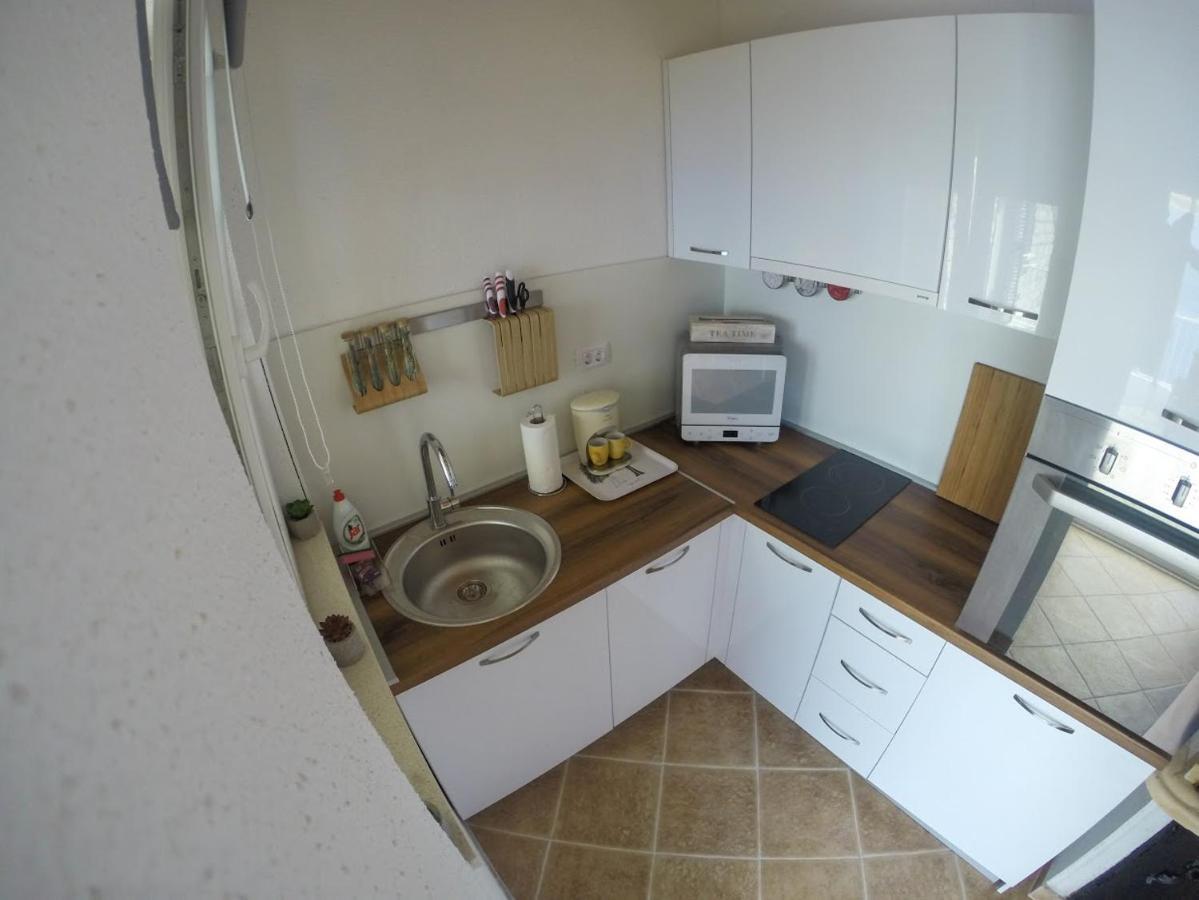 Apartment And Room Sveti Jakov Ragusa Esterno foto