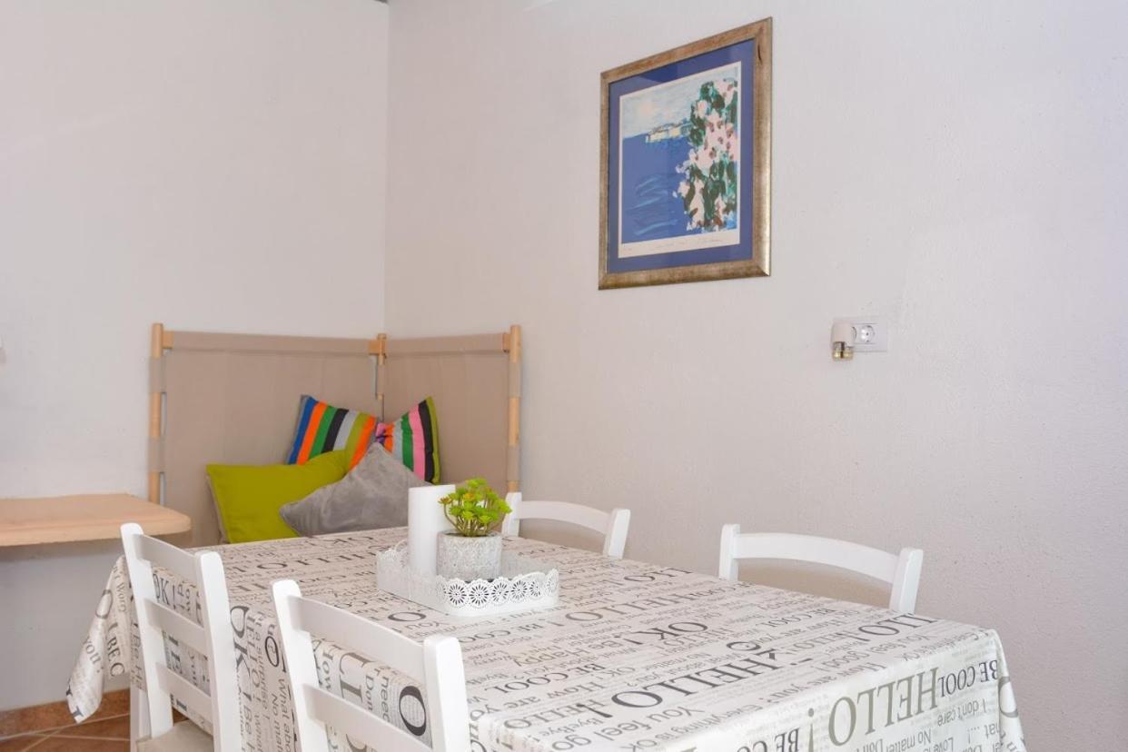 Apartment And Room Sveti Jakov Ragusa Esterno foto