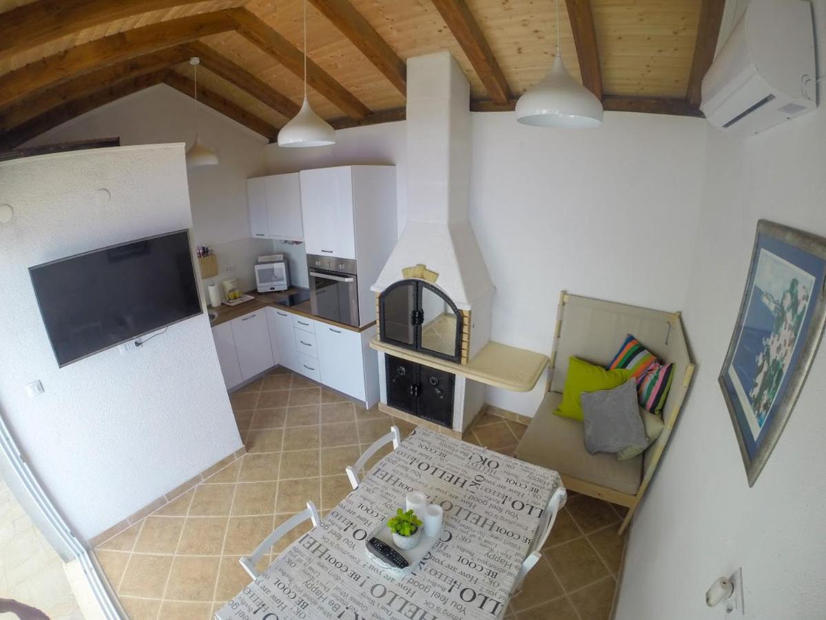 Apartment And Room Sveti Jakov Ragusa Esterno foto