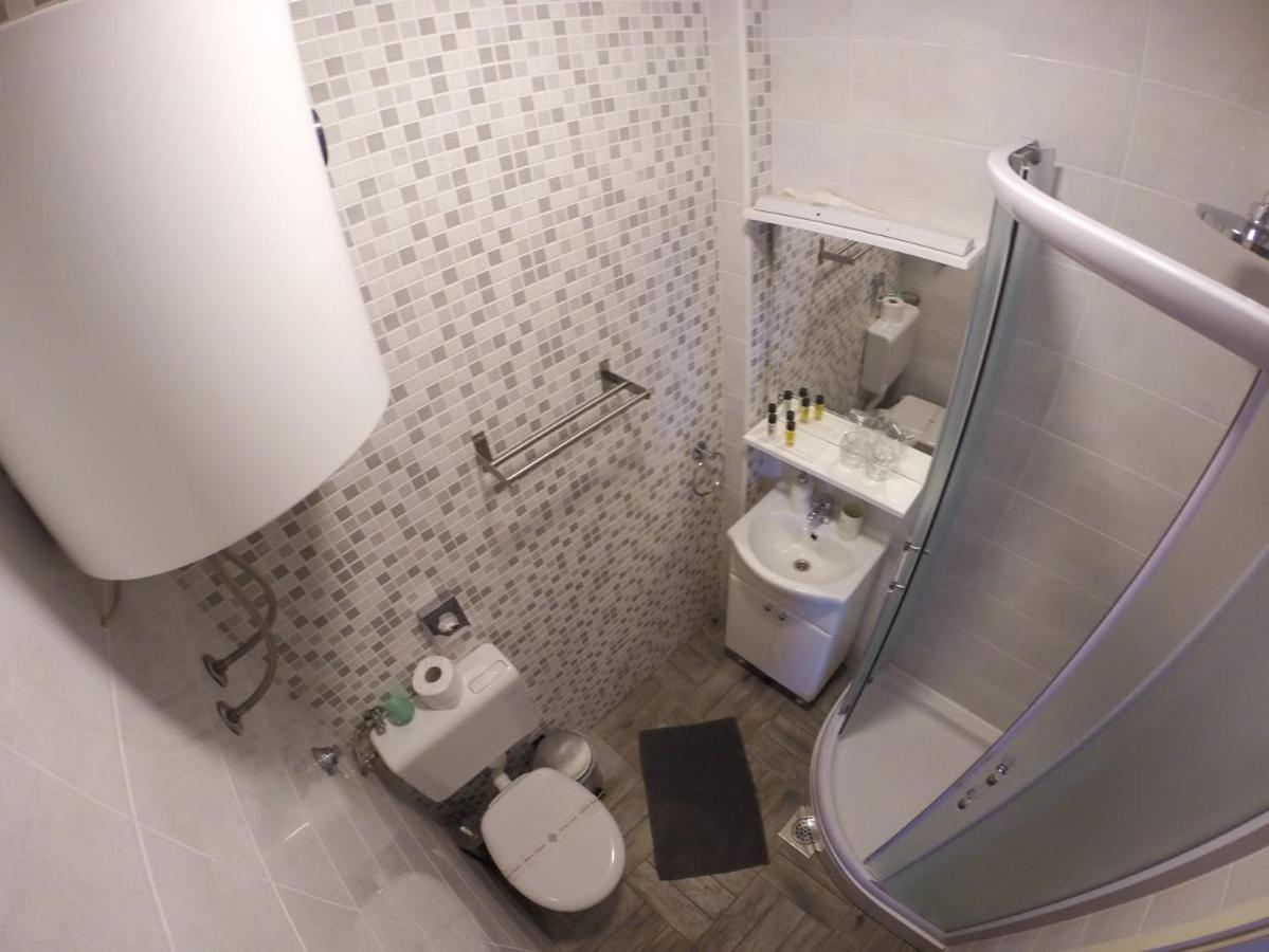 Apartment And Room Sveti Jakov Ragusa Esterno foto